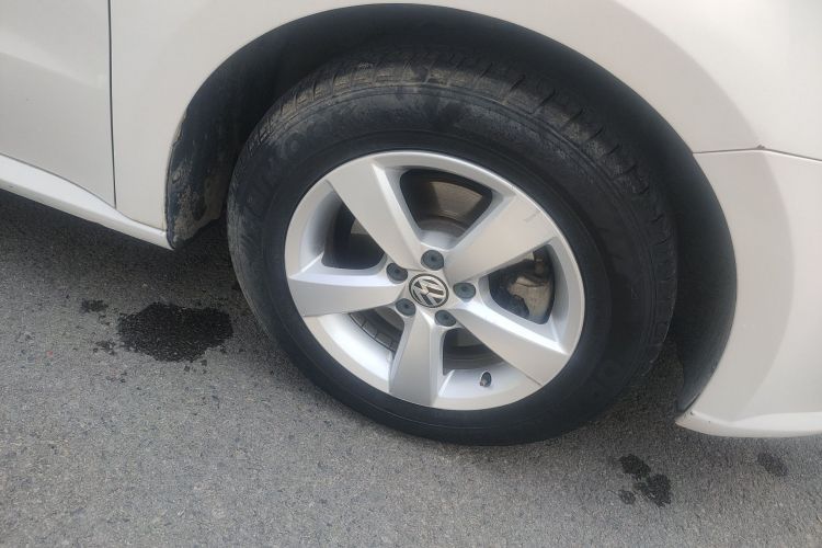 Used Volkswagen Lavida 2013 Revised Classic 1.6L Automatic Fashion Edition Right Front Wheel Hub