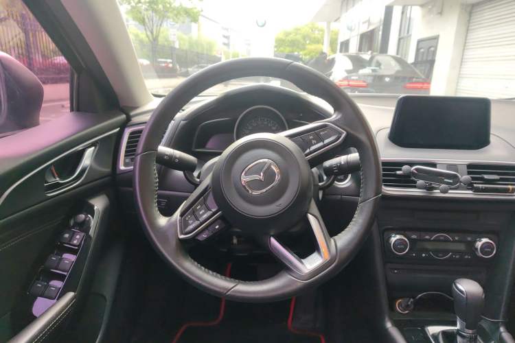 Used Mazda 3 Axela 2019 Cloud-Controlled Version Sedan 2.0L Automatic Luxury Trim China VI Standard Steering Wheel