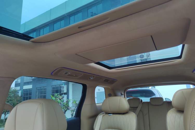 Used VOYAH Dream 2025 PHEV Four-Wheel-Drive Flagship Kunpeng Edition Headliner