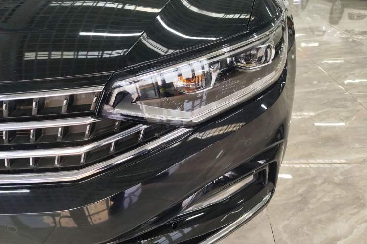 Used Volkswagen Magotan 2023 2 Million Units Limited-Edition 280TSI DSG Comfort Version Left Front Headlight