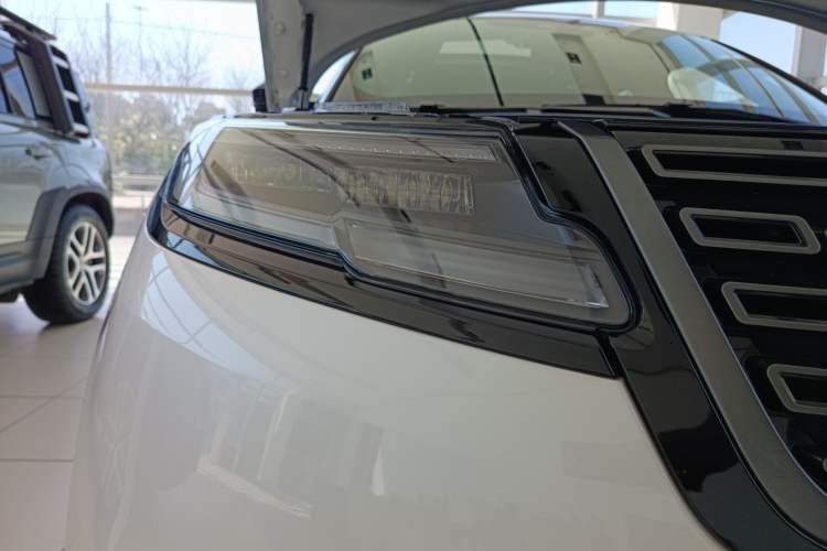 Used Land Rover Range Velar 2025 S Model Right Front Headlight