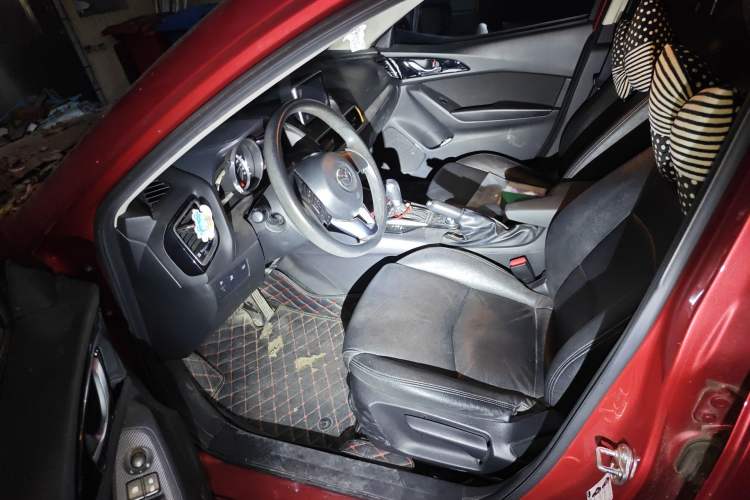 Used Mazda 3 Axela 2016 Sedan 1.5L Automatic Luxury Model