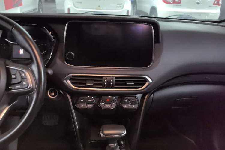 Used GAC Trumpchi GS4 2018 235T Automatic Two-Wheel Drive Luxury Smart Connectivity Millionth Anniversary Edition Audio And AC Panel