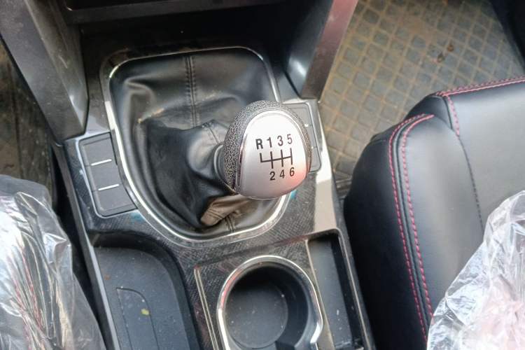 Used Huanghai N3 2019 2.4T Manual Two-Wheel Drive Sport Version China VI Standard 4K22D4T
