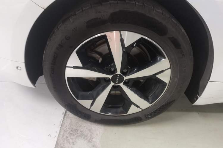 Used Zeekr 001 2022 Ultra-Long Range Single-Motor WE Version Right Rear Wheel Hub