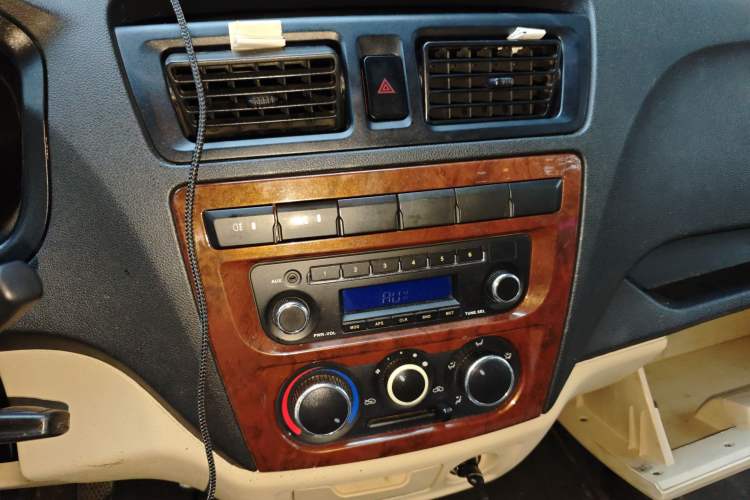 Used CHANGAN KAICHENG Ruixing M80 2018 1.5L Base Model Van Semi-Blind Window Flat Roof Rear-Hinged Doors 4G15S
