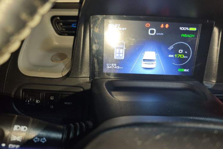 Used Wuling Hongguang MINIEV 2020 Enjoyment Model Lithium Iron Phosphate Odometer Close Up