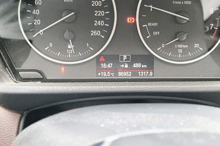 Used BMW X1 2016 sDrive20Li Luxury Model Odometer Close Up