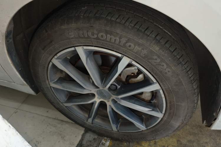 Used Geely Auto Emgrand GT 2021 1.8T Flagship Edition Right Front Wheel Hub