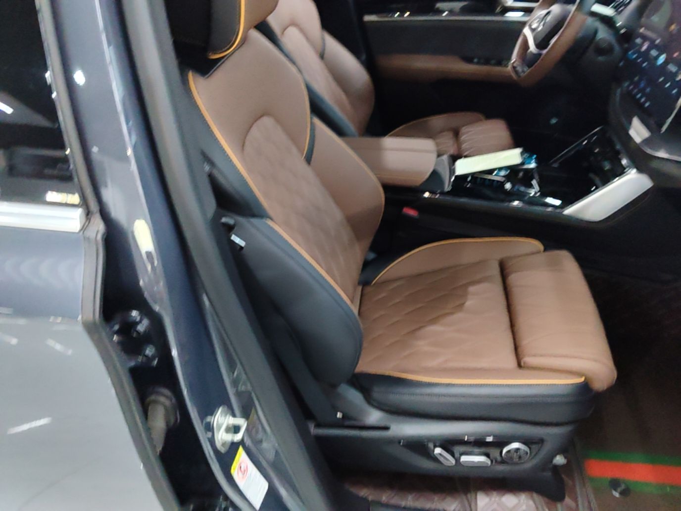 BYD Tang New Energy 2021 DM-i 112KM Prestige Model - Executive — снимка 19