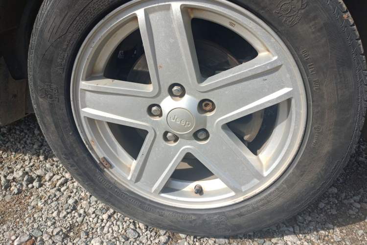 Used Jeep Compass  Right Front Wheel Hub