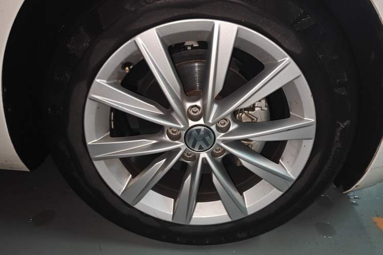 Used Volkswagen Beetle 2018 180TSI Shangle Model Right Front Wheel Hub