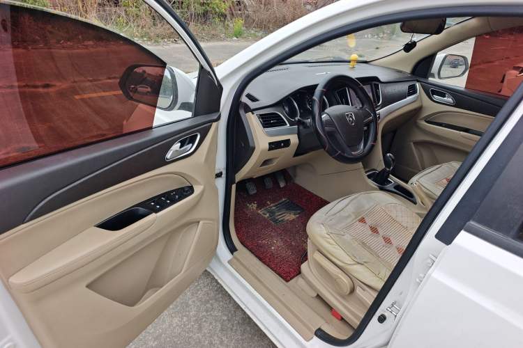 Used Baojun 730 2016 1.5L Manual Standard Version 7 Seats
