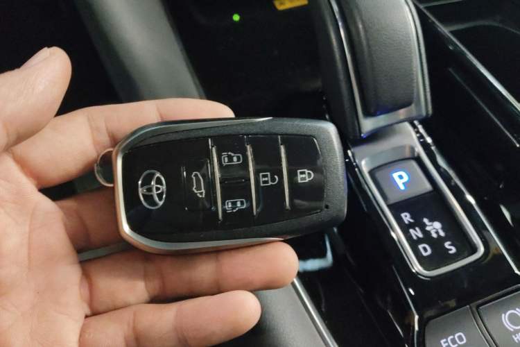 Used Toyota Alphard 2024 Dual-Engine 2.5L Deluxe Edition
