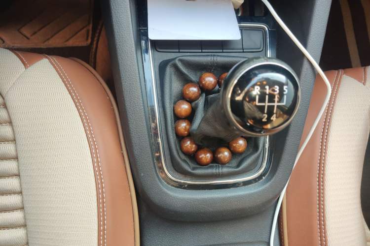 Used Volkswagen Sagitar 2015 1.6L Manual Comfort Model Gear Lever