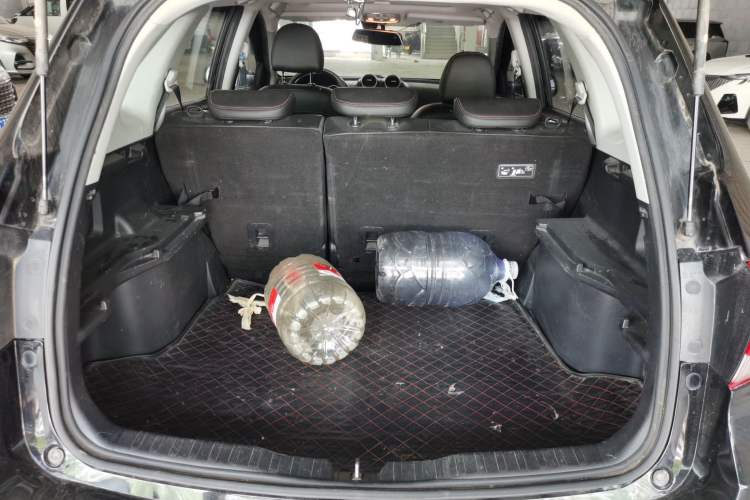 Used Haval H6 2015 Upgraded Model 1.5T Manual Two-Wheel Drive Elite Version Trunk