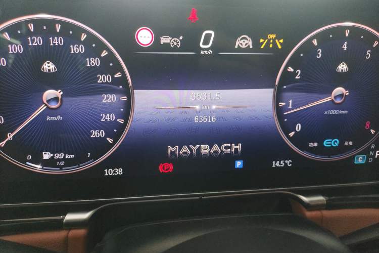 Used Mercedes-Benz Maybach S-Class 2021 S 480 4MATIC Odometer Close Up