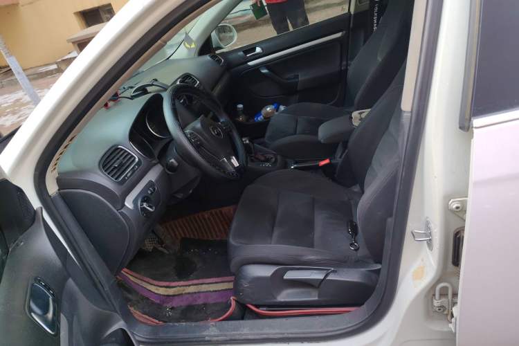 Used Volkswagen Golf 2011 1.4 TSI Comfort Travel Edition Left Front Seat