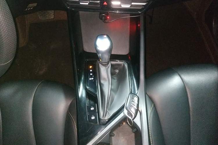 Used Roewe i5 2021 1.5L CVT Diamond Edition Gear Lever