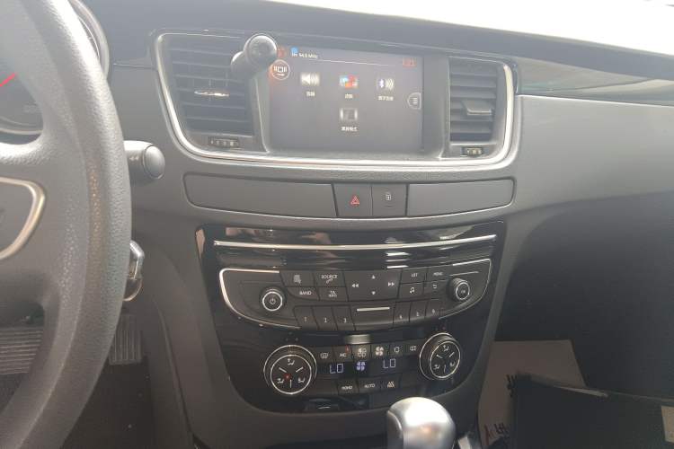 Used Peugeot 508 2015 2.0L Automatic Zhiyi Edition
