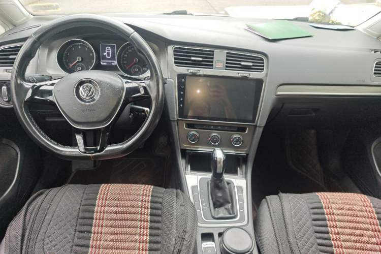 Used Volkswagen Golf 2016 1.6L Automatic Comfort Model Center Console