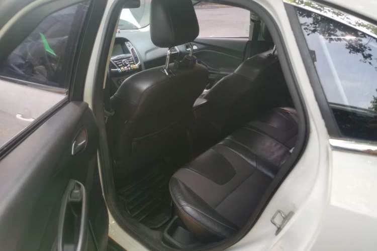 Used Ford Focus 2012 Sedan 1.6L Automatic Fashion Edition
