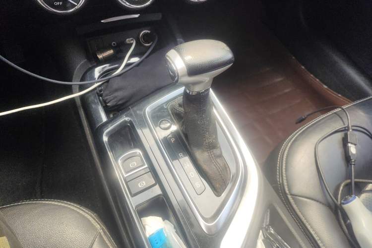 Used GAC Trumpchi GA6 2015 1.8T DCT Luxury Navigation Model Gear Lever