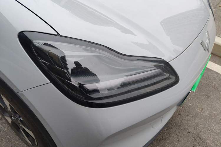 Used Wuling Bingo PLUS 2024 401 km Range 5-Seater Version Right Front Headlight