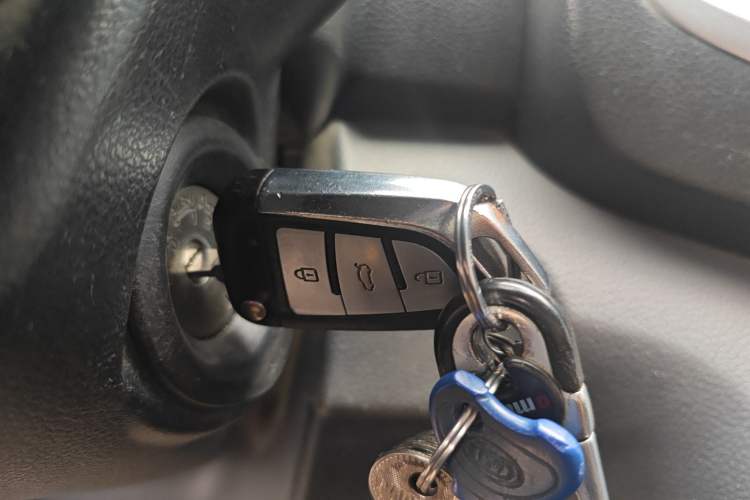 Used Nissan NV200 2011 1.6L 232 Seats Zunya Trim Vehicle Key