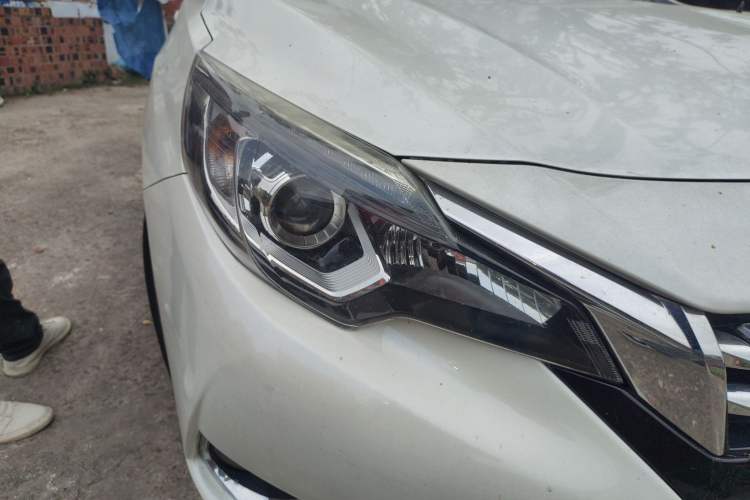 Used Venucia T90 2017 2.0L CVT Smart Edition Right Front Headlight