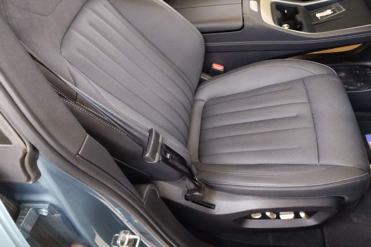 Used ONVO L60 2024 60 kWh Rear-Drive Version Right Front Seat