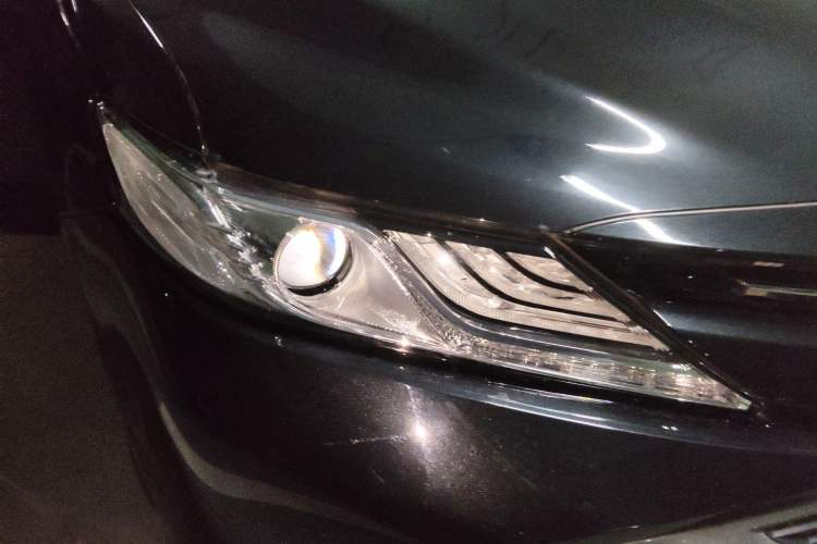 Used Toyota Camry 2018 2.0G Luxury Edition Right Front Headlight