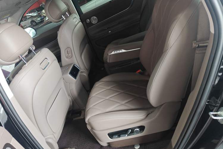 Used Hima AITO M9 2025 Extended-Range Ultra Version 52 kWh 6-Seater Left Rear Seat