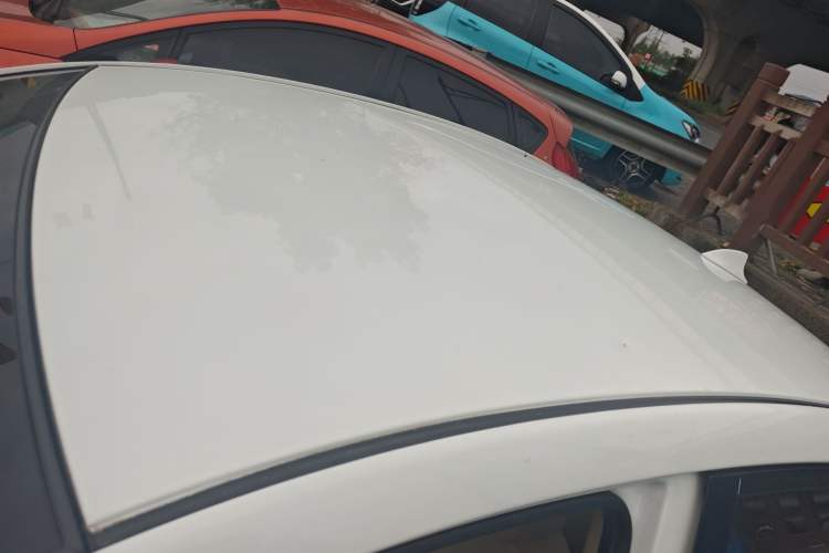 Used Hyundai Verna (older generation) 2014 1.4L Manual Smart GLS Trim Roof