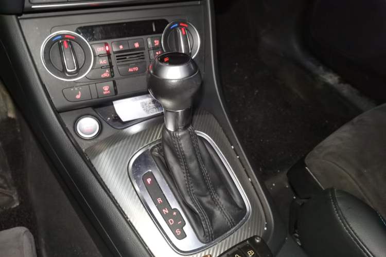 Used Audi Q3 2016 40 TFSI quattro all-wheel-drive sport model Gear Lever