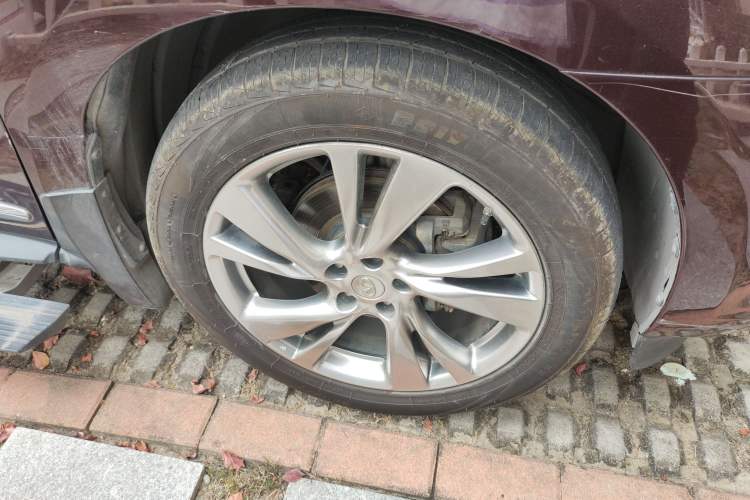 Used Infiniti QX60 2014 2.5 S/C Hybrid All-Wheel-Drive Versatile Edition Right Front Wheel Hub