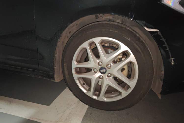 Used Ford Mondeo 2013 1.5L GTDi180 Fashion Edition Right Front Wheel Hub