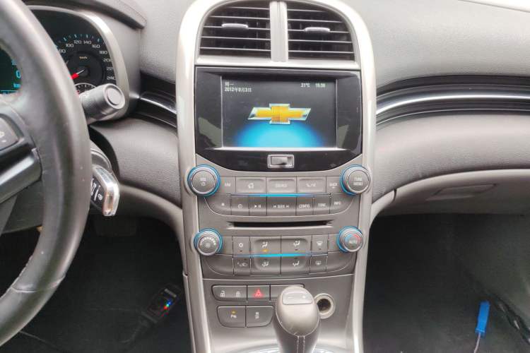 Used Chevrolet Malibu 2014 2.0L Automatic Luxury Edition Audio And AC Panel