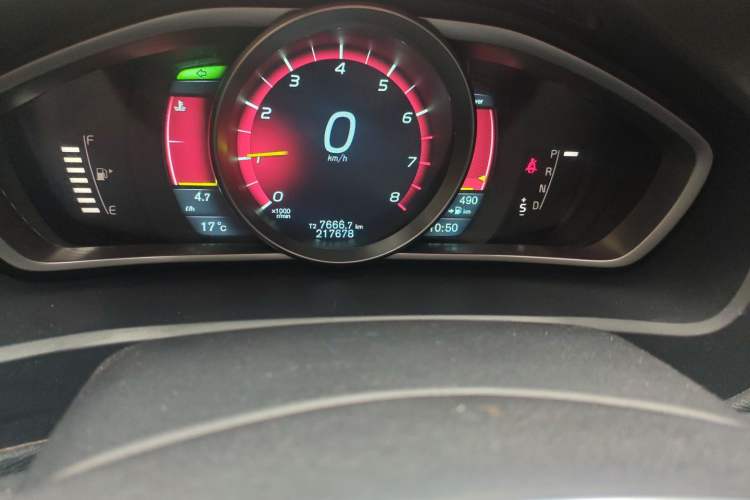 Used Volvo V40 2014 2.0T Zhiya Edition Odometer Close Up