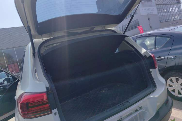 Used Volkswagen Tiguan 2013 1.8 TSI Automatic All-Wheel Drive Luxury Model Trunk