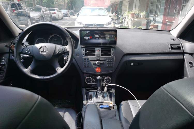 Used Mercedes-Benz C-Class 2010 C 180K Classic model