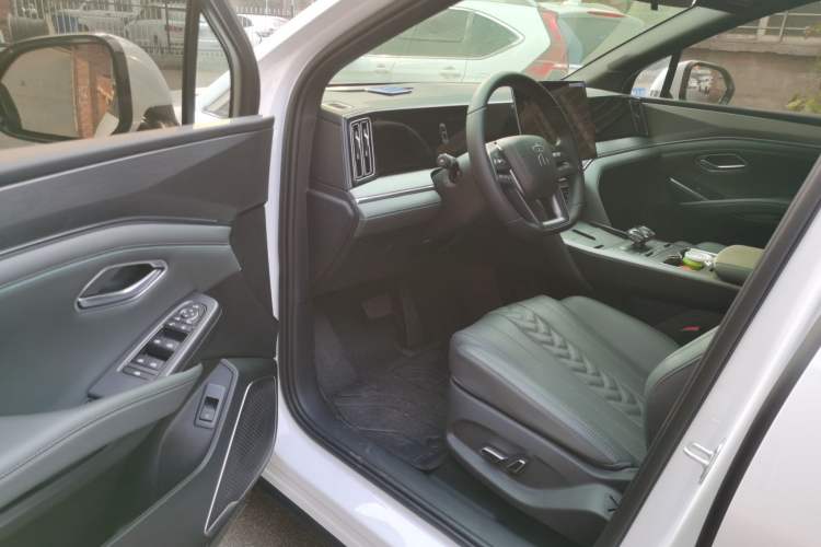 Used BYD Song L DM-i 2025 Intelligent Driving Version 112 km Beyond-Range Type Driver Seat