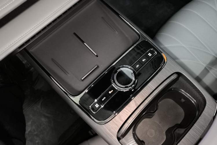 Used Geely Galaxy E8 2025 700 km Long-Range Intelligent Driving Version Gear Lever