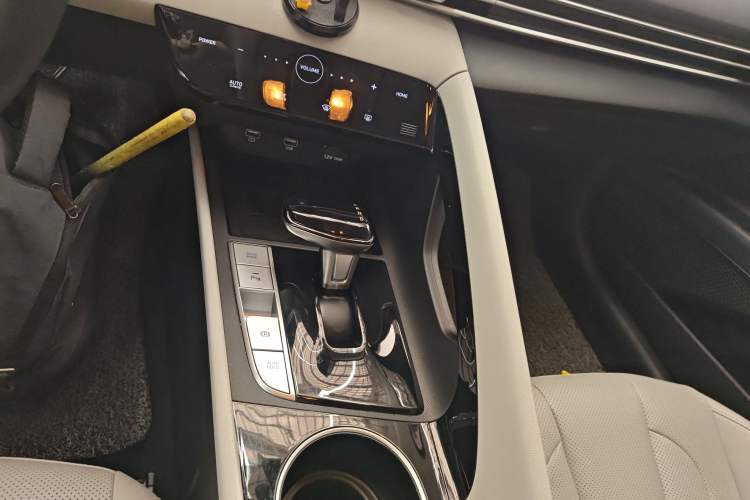 Used Hyundai Elantra 2021 1.5L CVT LUX Prestige Edition Gear Lever