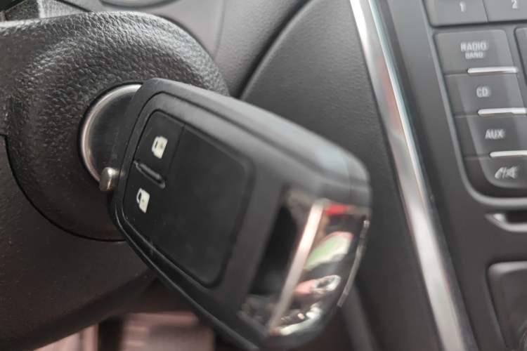 Used Buick Encore 2015 1.4T Automatic Two-Wheel Drive Urban Elite Version Vehicle Key