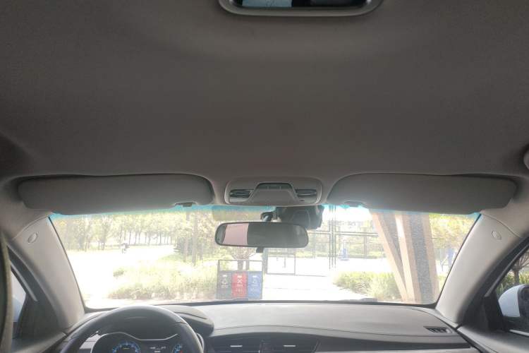 Used Geely Auto Emgrand 2019 Leading Edition 1.5L Manual Luxury Model China VI Standard Headliner