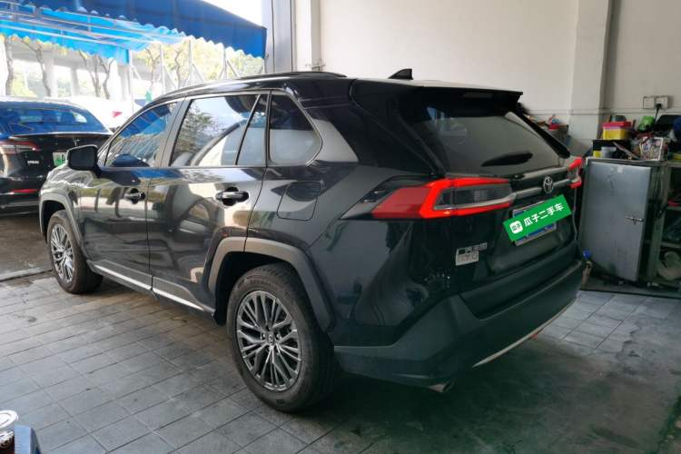 Used Toyota Wildlander 2023 2.0L CVT Two-Wheel Drive Luxury PLUS Edition
