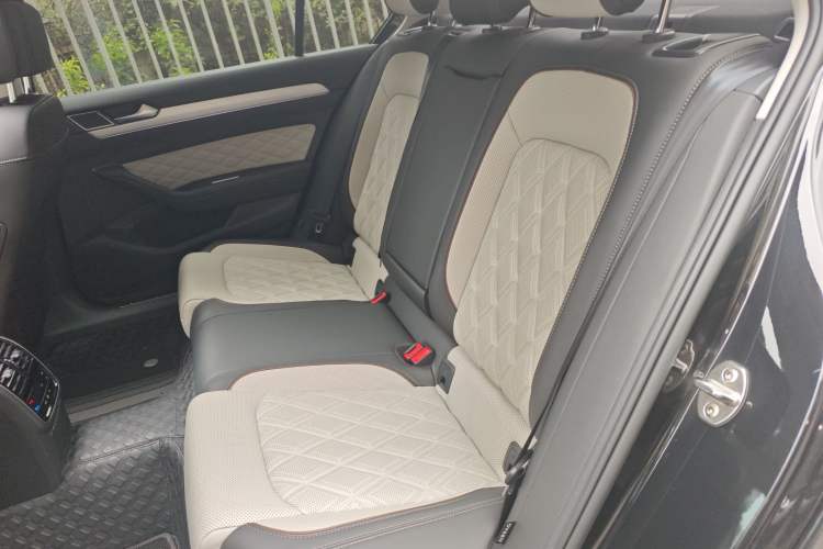 Used Volkswagen Magotan 2023 2 Million Units Commemorative Edition 330TSI DSG Luxury Version