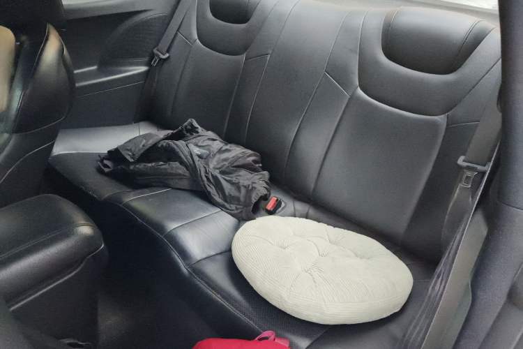 Used Hyundai Genesis Coupe 2009 2.0T Automatic Deluxe Edition Left Rear Seat