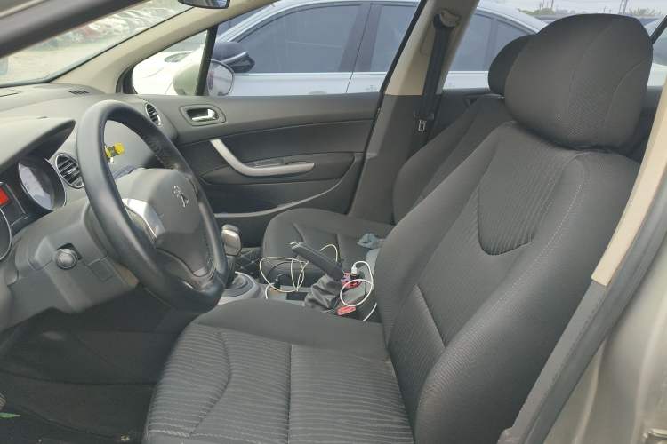 Used Peugeot 408 2013 1.6L Manual Comfort Edition
